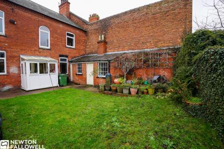 4 bedroom Town house for sale in London Road, Retford, DN22