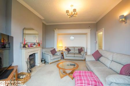 4 bedroom Town house for sale in London Road, Retford, DN22