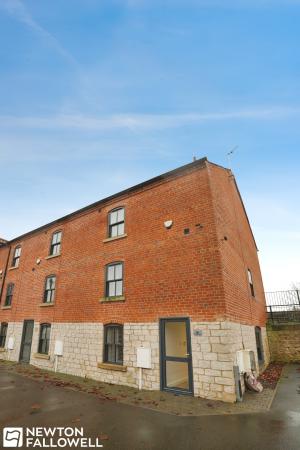3 bedroom Terraced House to let in Canal Side, Wharf Road, Retford, DN22