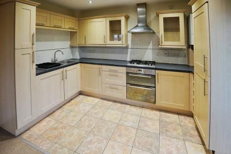 2 bedroom Flat to let in Mill Bridge Close, Retford, DN22