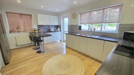 4 bedroom Detached house for sale in Deira Close, Quarrington, Sleaford, NG34