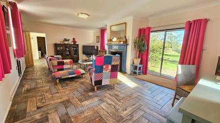 5 bedroom Detached house for sale in Digby Fen, Billinghay, LN4