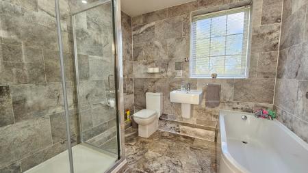 5 bedroom Detached house for sale in Digby Fen, Billinghay, LN4