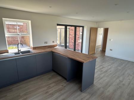 4 bedroom Detached house for sale in Dunston Road, Metheringham, LN4