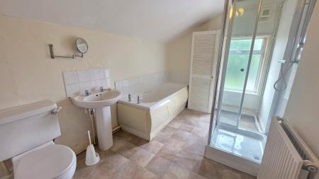 2 bedroom Terraced House for sale in Grantham Road, Sleaford, NG34