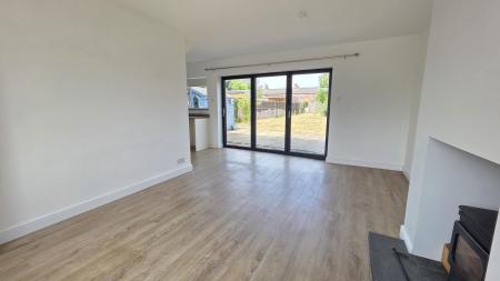 3 bedroom Semi-detached house for sale in Grantham Road, Sleaford, NG34