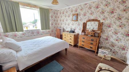 3 bedroom Link detached house for sale in Hale Road, Heckington, NG34