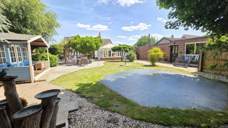 4 bedroom Detached house for sale in High Gate, Helpringham, NG34