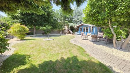 4 bedroom Detached house for sale in High Gate, Helpringham, NG34