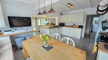 4 bedroom Detached house for sale in High Gate, Helpringham, NG34