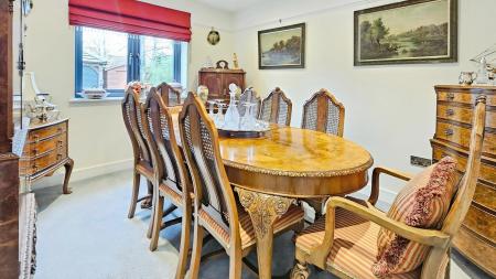 4 bedroom Detached house for sale in High Street, Walcott - Lincolnshire, LN4