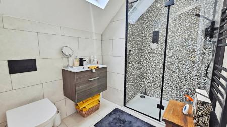 4 bedroom Detached house for sale in High Street, Walcott - Lincolnshire, LN4