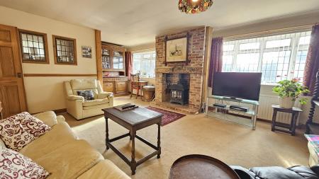 3 bedroom Detached bungalow for sale in High Street, Ruskington, NG34