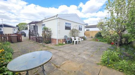2 bedroom Park home for sale in Lindum Park, Ruskington, NG34