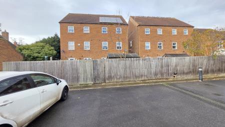 4 bedroom Semi-detached house for sale in Lothian Way, Greylees, NG34