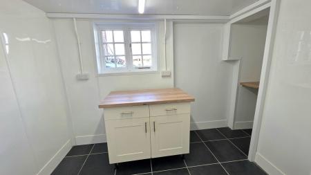 4 bedroom Cottage for sale in Market Place, Folkingham, NG34