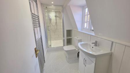 4 bedroom Cottage for sale in Market Place, Folkingham, NG34