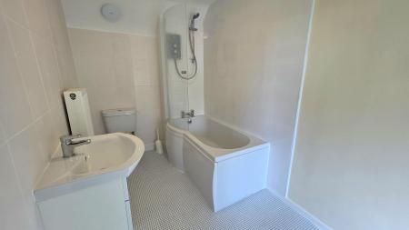 4 bedroom Cottage for sale in Market Place, Folkingham, NG34