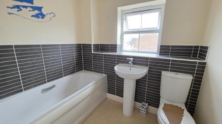 4 bedroom Town house for sale in Montrose Grove, Greylees, NG34