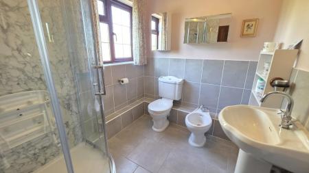 4 bedroom Detached house for sale in North Fen Road, Helpringham, NG34