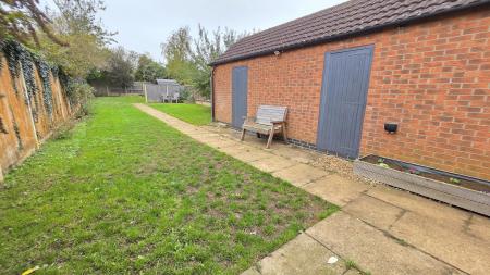 3 bedroom Semi-detached house for sale in North Parade, Sleaford, NG34