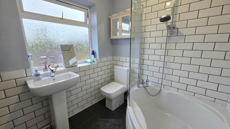 3 bedroom Semi-detached house for sale in North Parade, Sleaford, NG34