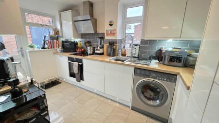 3 bedroom Semi-detached house for sale in North Parade, Sleaford, NG34