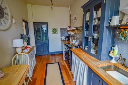 2 bedroom Terraced House for sale in Old Place, Sleaford, NG34