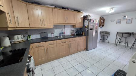 4 bedroom Terraced House for sale in Parkfield Road, Ruskington, NG34