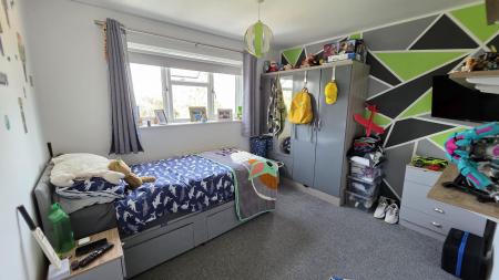 4 bedroom Terraced House for sale in Parkfield Road, Ruskington, NG34