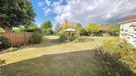 4 bedroom Detached bungalow for sale in Rectory Road, Ruskington, NG34