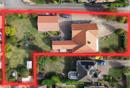 4 bedroom Detached bungalow for sale in Rectory Road, Ruskington, NG34