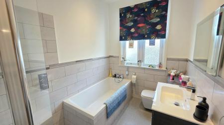 4 bedroom Detached bungalow for sale in Rectory Road, Ruskington, NG34