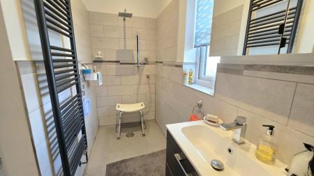 4 bedroom Detached bungalow for sale in Rectory Road, Ruskington, NG34