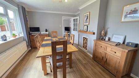 4 bedroom Semi-detached house for sale in Robertson Drive, Sleaford, NG34