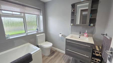 4 bedroom Semi-detached house for sale in Robertson Drive, Sleaford, NG34