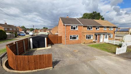 4 bedroom Semi-detached house for sale in Robertson Drive, Sleaford, NG34