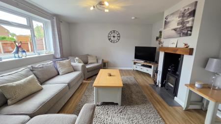 4 bedroom Semi-detached house for sale in Robertson Drive, Sleaford, NG34