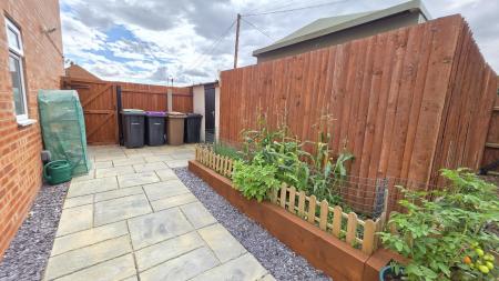 4 bedroom Semi-detached house for sale in Robertson Drive, Sleaford, NG34