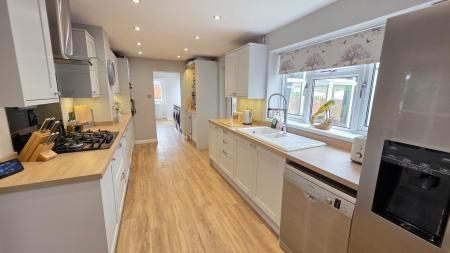 4 bedroom Semi-detached house for sale in Robertson Drive, Sleaford, NG34