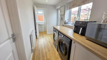 4 bedroom Semi-detached house for sale in Robertson Drive, Sleaford, NG34