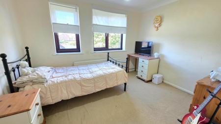 3 bedroom Semi-detached house for sale in Sandhurst Crescent, Sleaford, NG34