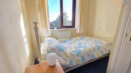 3 bedroom Semi-detached house for sale in Sandhurst Crescent, Sleaford, NG34