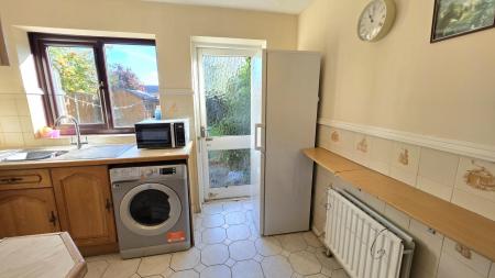 3 bedroom Semi-detached house for sale in Sandhurst Crescent, Sleaford, NG34