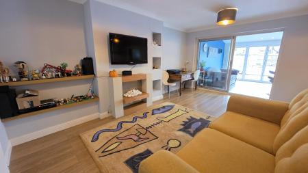 3 bedroom Semi-detached house for sale in St Giles Avenue, Sleaford, NG34