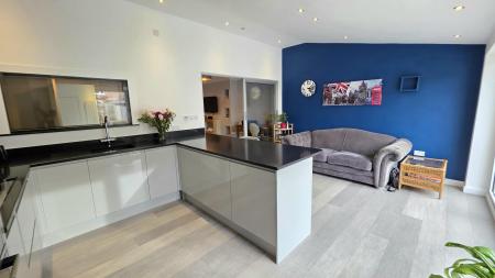 3 bedroom Semi-detached house for sale in St Giles Avenue, Sleaford, NG34