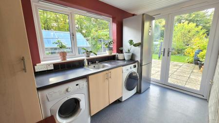 4 bedroom Detached house for sale in The Drove, Sleaford, NG34