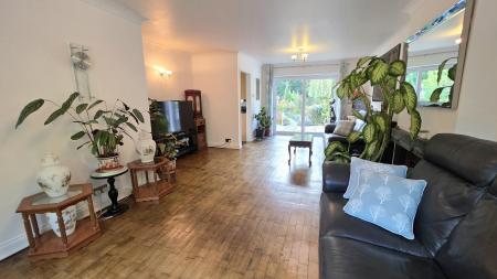 4 bedroom Detached house for sale in The Drove, Sleaford, NG34