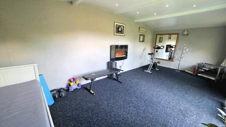 4 bedroom Detached house for sale in The Drove, Sleaford, NG34