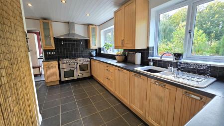 4 bedroom Detached house for sale in The Drove, Sleaford, NG34
